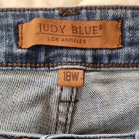 Judy Blue High Rise/Wide Leg Capris w/ Braid Design  18 W - Picture 5 of 12